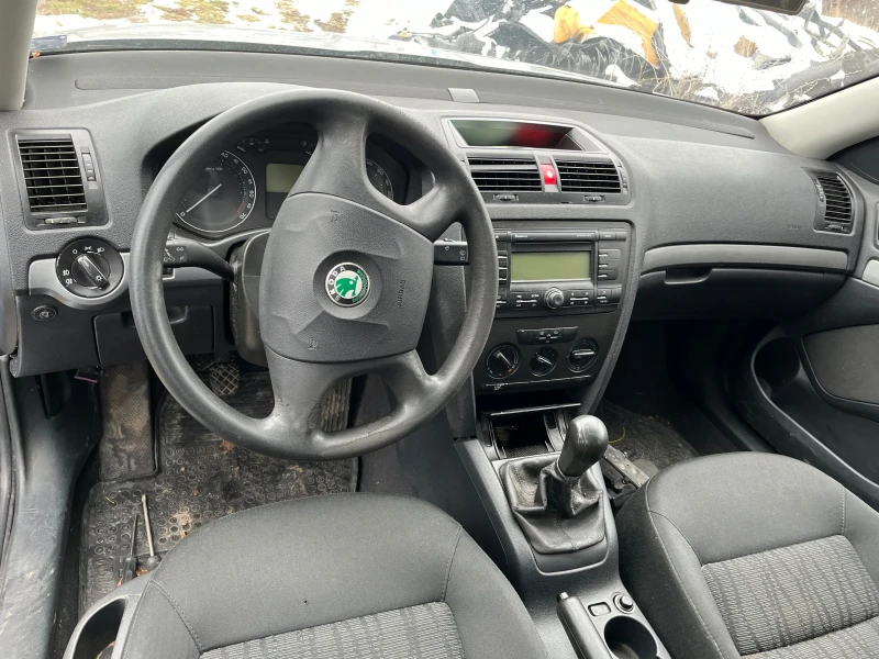 Skoda Octavia 1.6 MPI, снимка 9 - Автомобили и джипове - 48719713