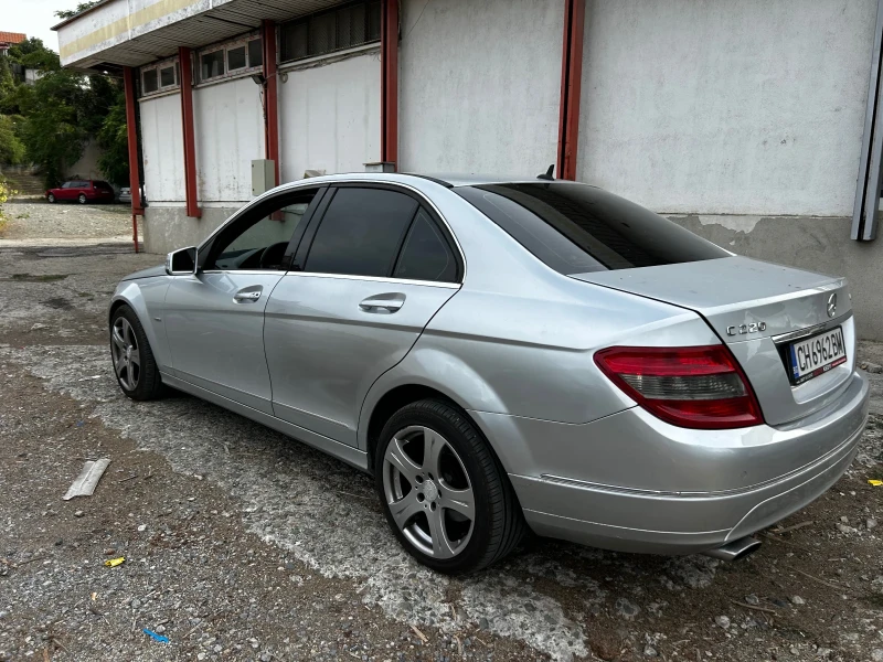 Mercedes-Benz C 220 Avangarde, снимка 4 - Автомобили и джипове - 52317231