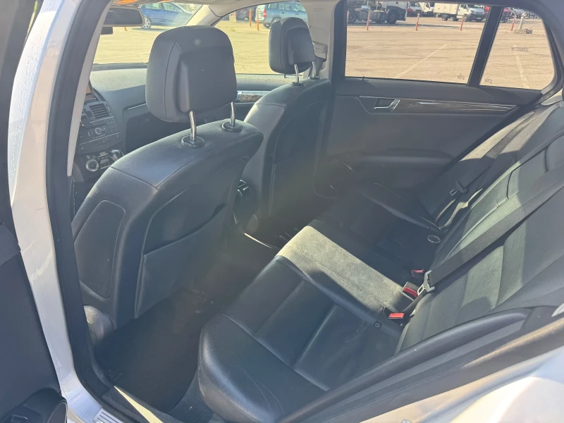 Mercedes-Benz C 220, снимка 9 - Автомобили и джипове - 52951086