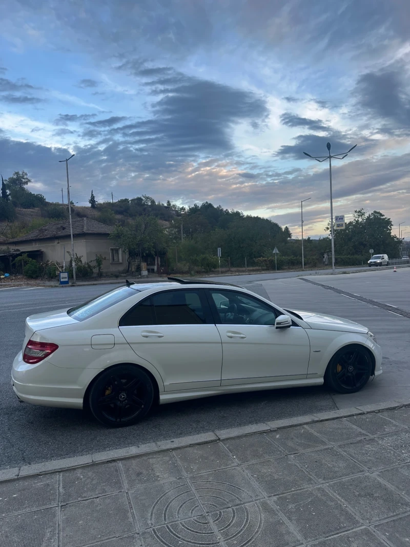 Mercedes-Benz C 320, снимка 11 - Автомобили и джипове - 53101323