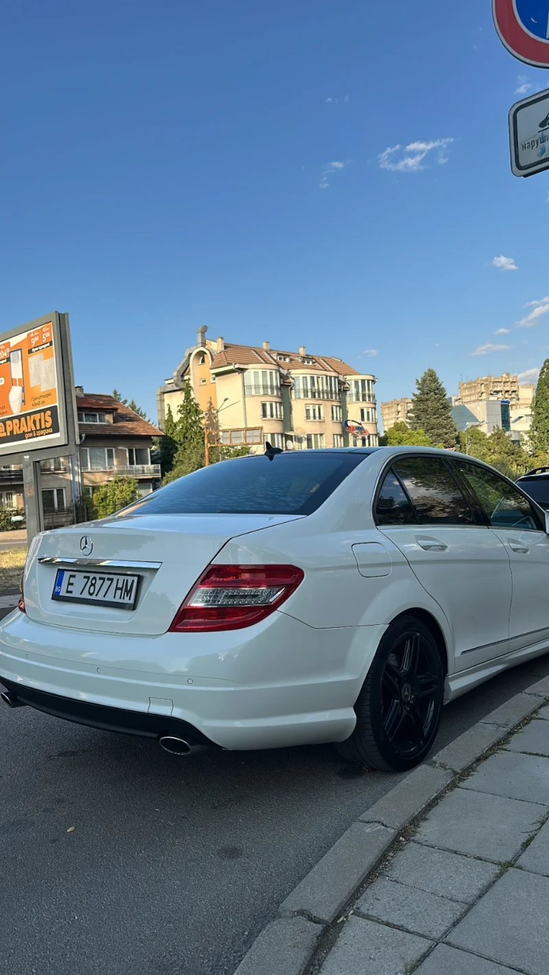 Mercedes-Benz C 320, снимка 13 - Автомобили и джипове - 53101323