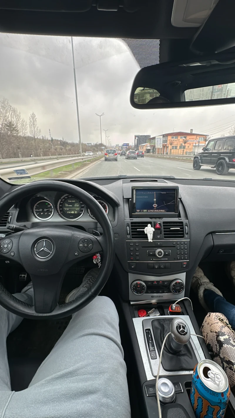 Mercedes-Benz C 320, снимка 9 - Автомобили и джипове - 53101323