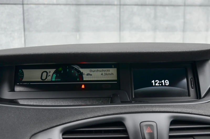 Renault Scenic 1.5 DCI AUTOMAT, снимка 11 - Автомобили и джипове - 53315477
