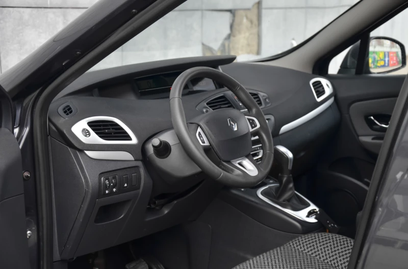 Renault Scenic 1.5 DCI AUTOMAT, снимка 14 - Автомобили и джипове - 53315477