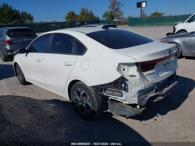 Kia Forte 2.0i LXS, снимка 3 - Автомобили и джипове - 47758360