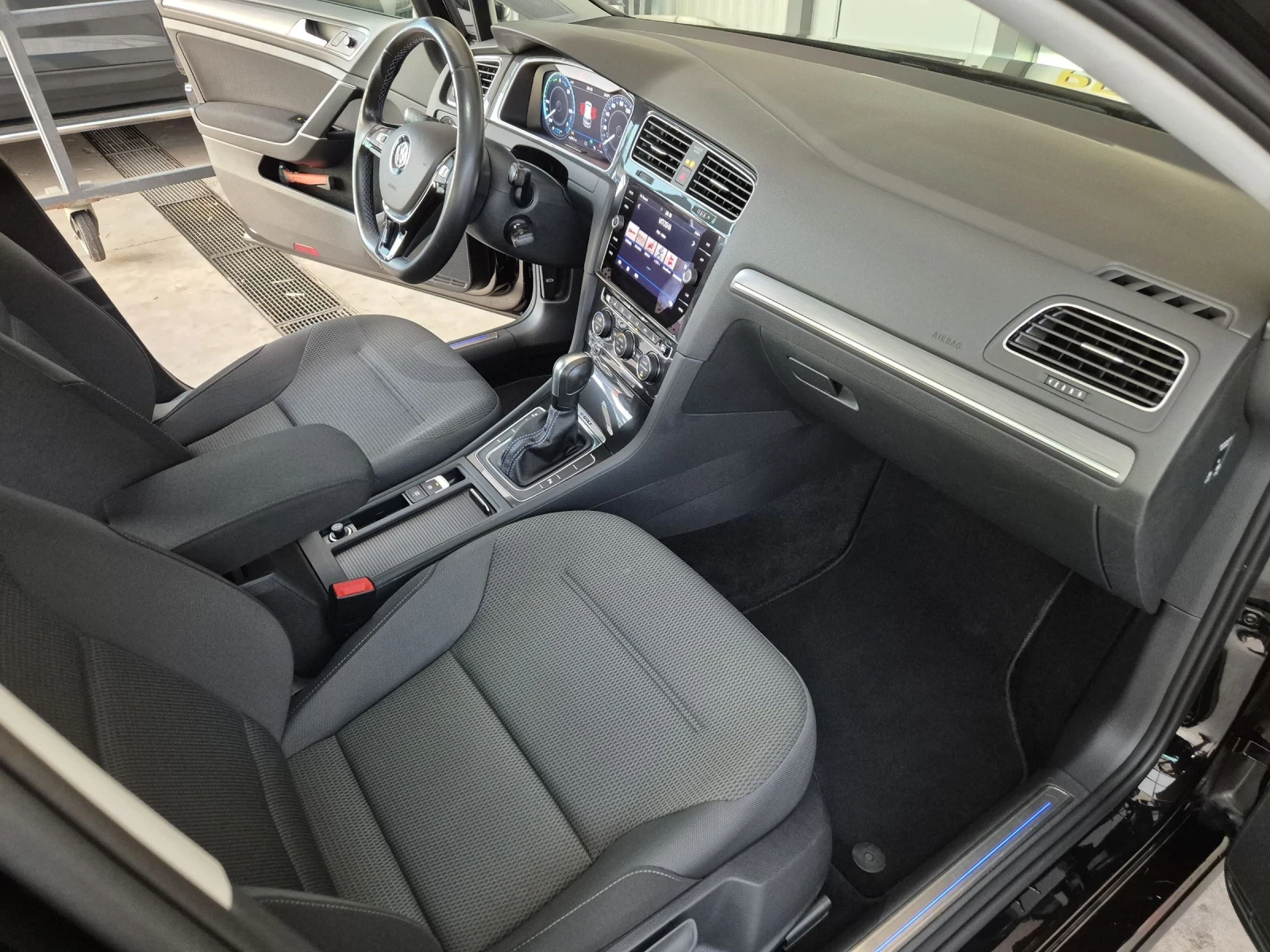 VW Golf E Golf 36kw/h Germany  - изображение 8