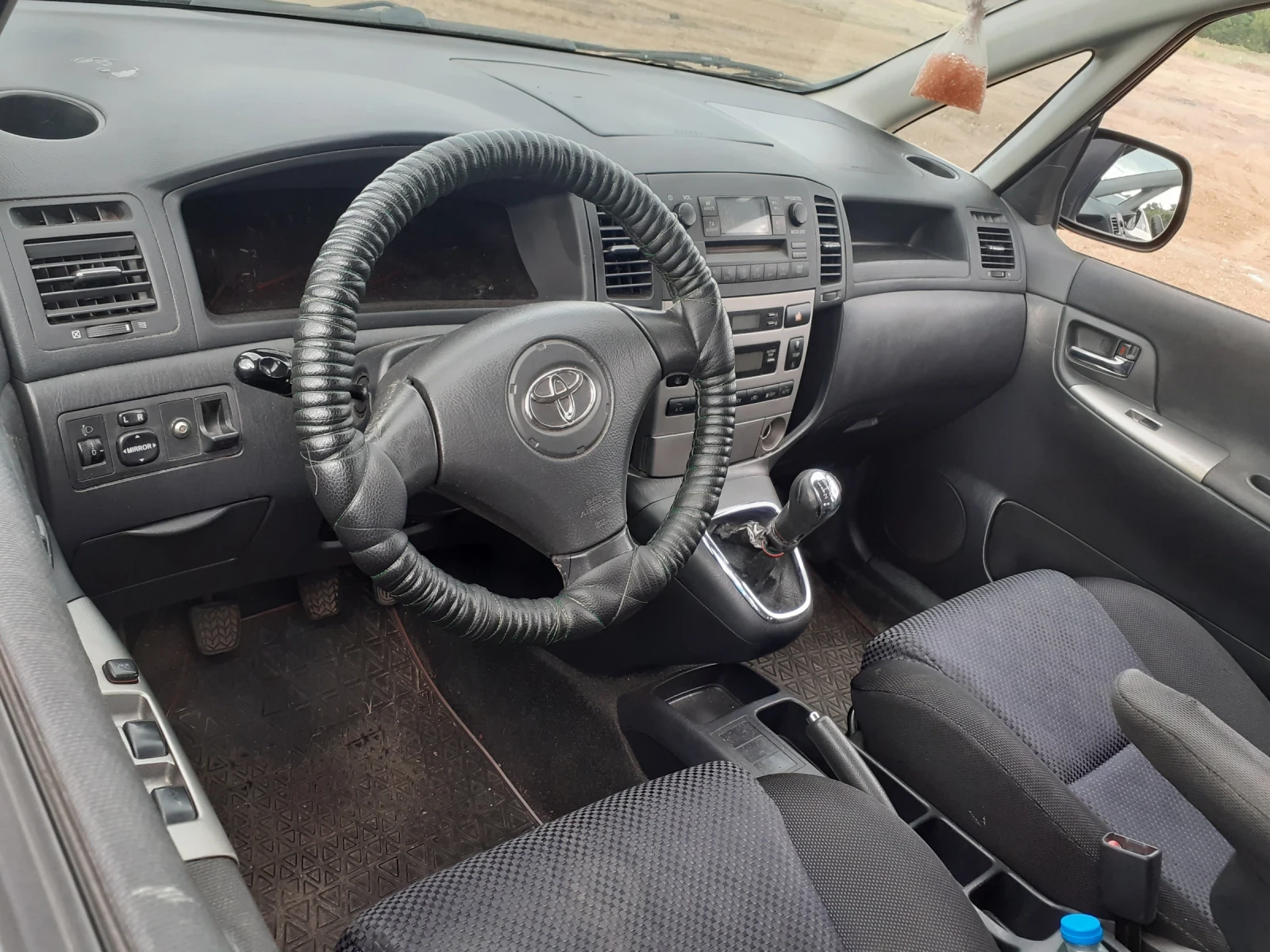 Toyota Corolla verso  - изображение 9