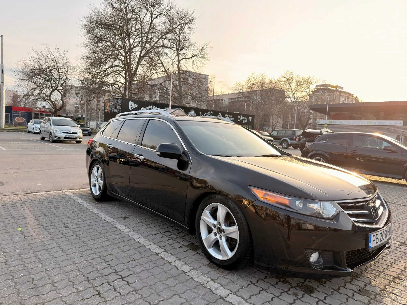 Honda Accord 2.4 Executive Plus Газ/Бензин, снимка 4 - Автомобили и джипове - 53715442
