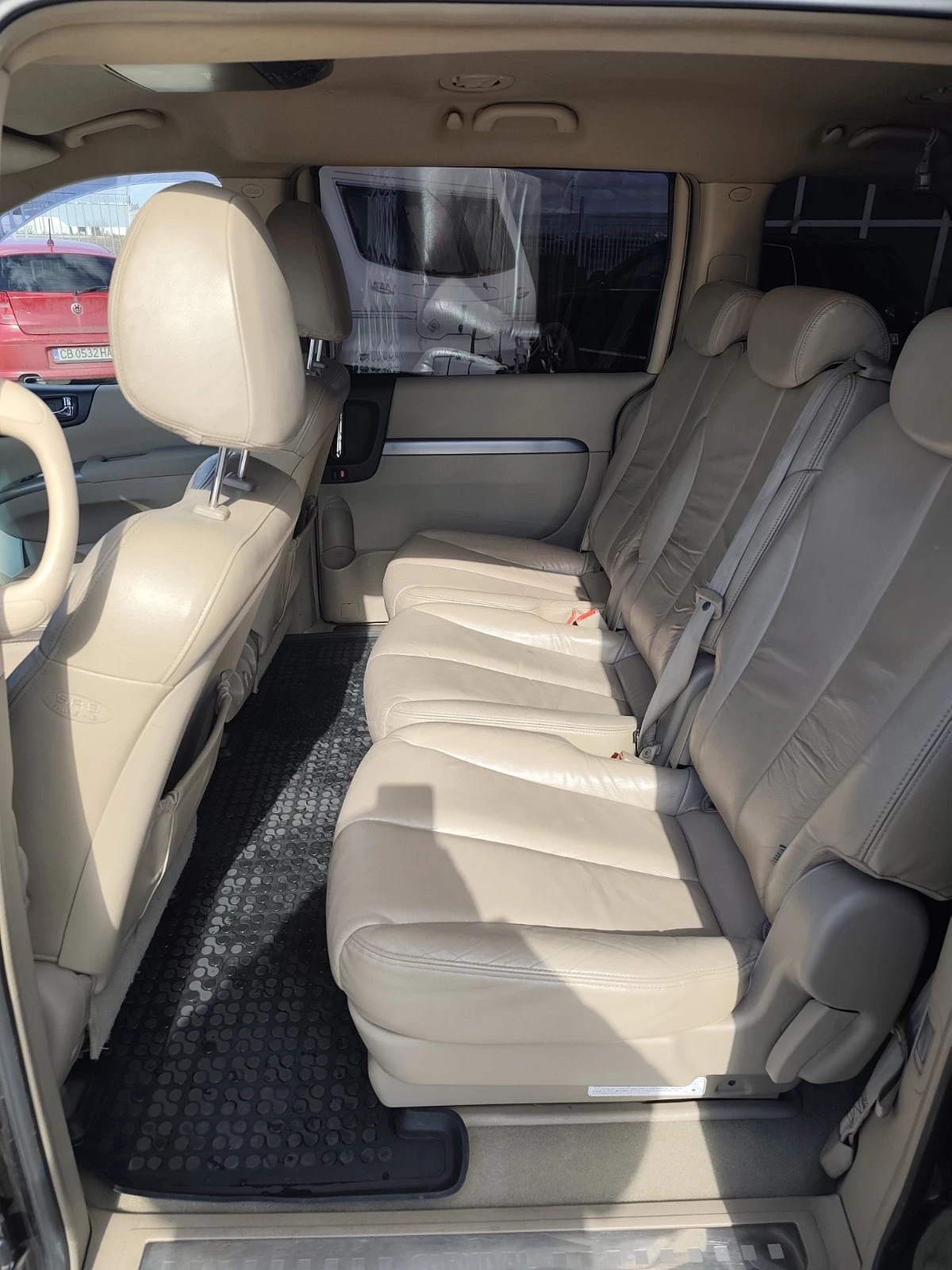 Kia Carnival, снимка 13 - Автомобили и джипове - 53719678