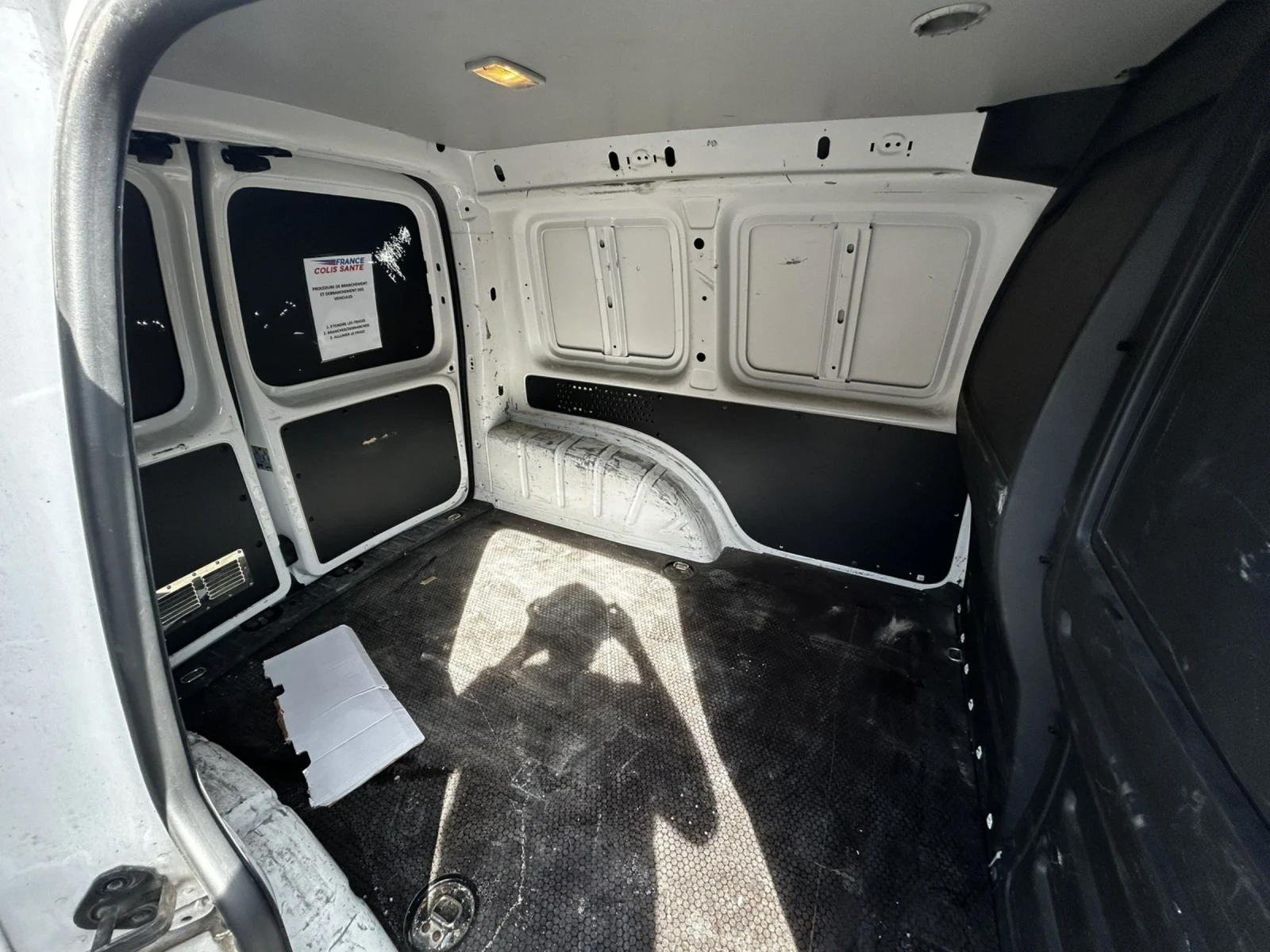 VW Caddy 2.0TDI, снимка 3 - Автомобили и джипове - 54682689