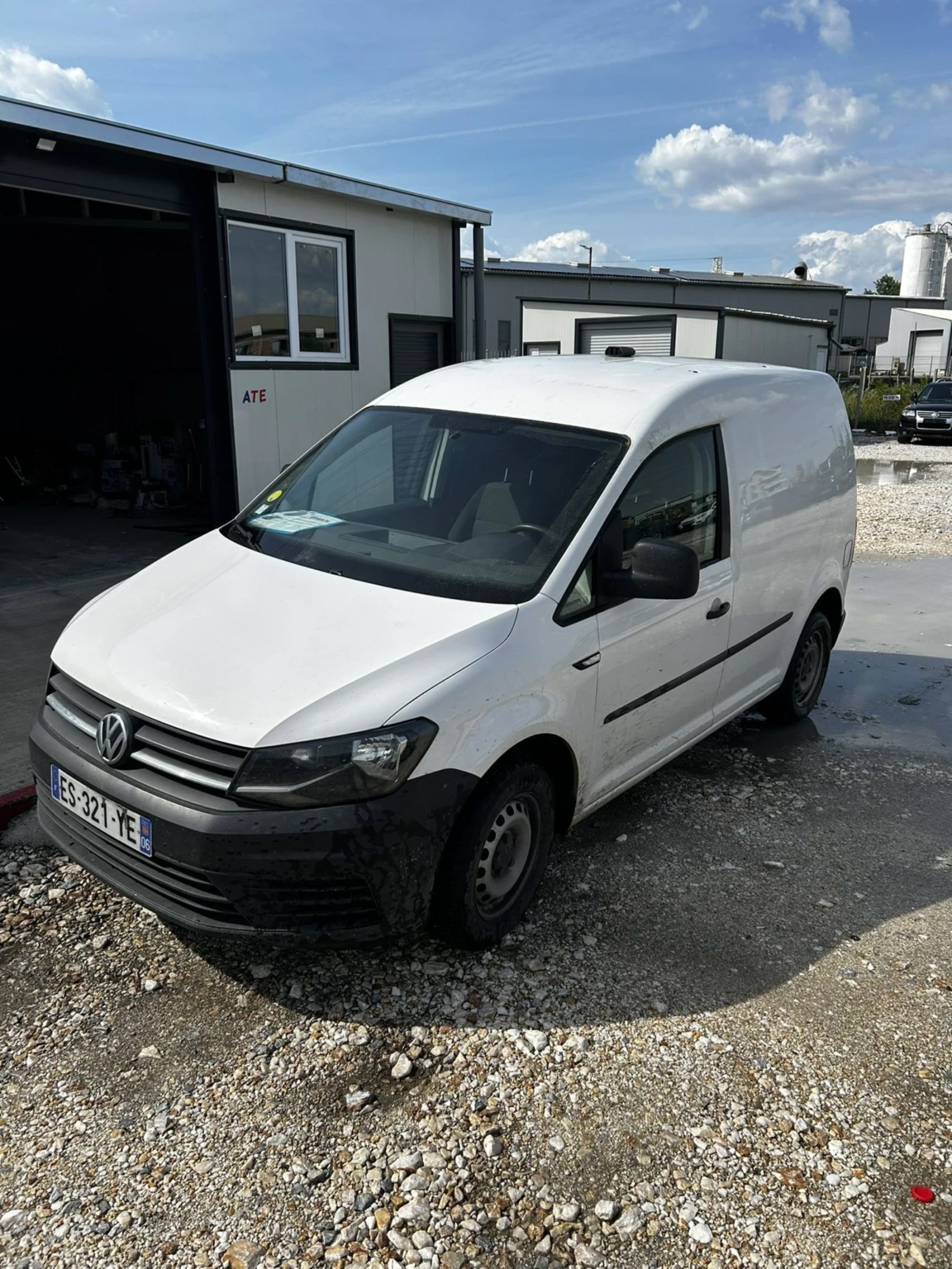 VW Caddy 2.0TDI, снимка 2 - Автомобили и джипове - 54682689