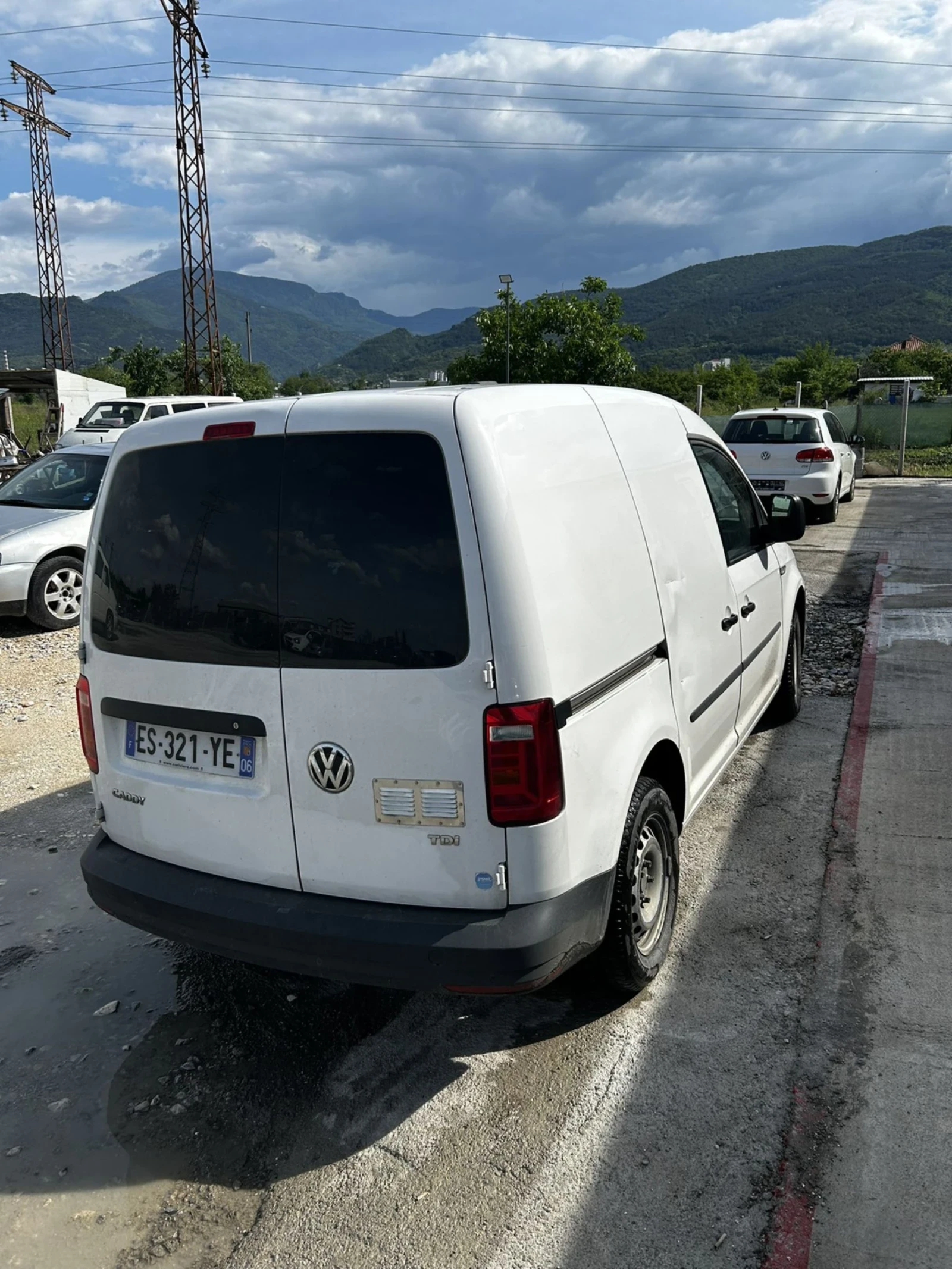 VW Caddy 2.0TDI, снимка 5 - Автомобили и джипове - 54682689