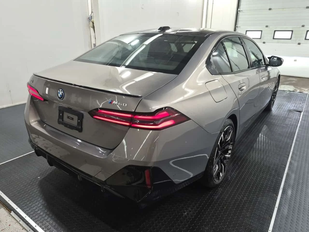 BMW i5 * M60 XDRIVE * CARFAX * От BMW * , снимка 3 - Автомобили и джипове - 55230482