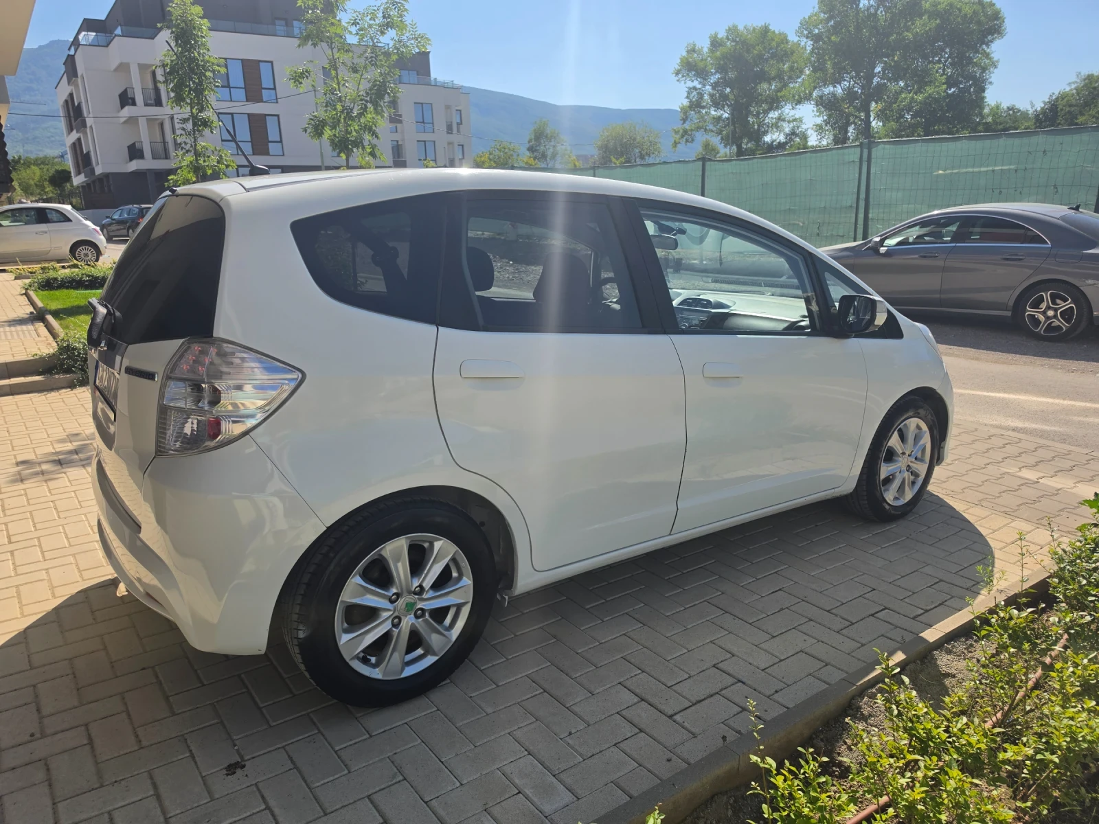 Honda Jazz Hybrid Executive, снимка 4 - Автомобили и джипове - 55478100
