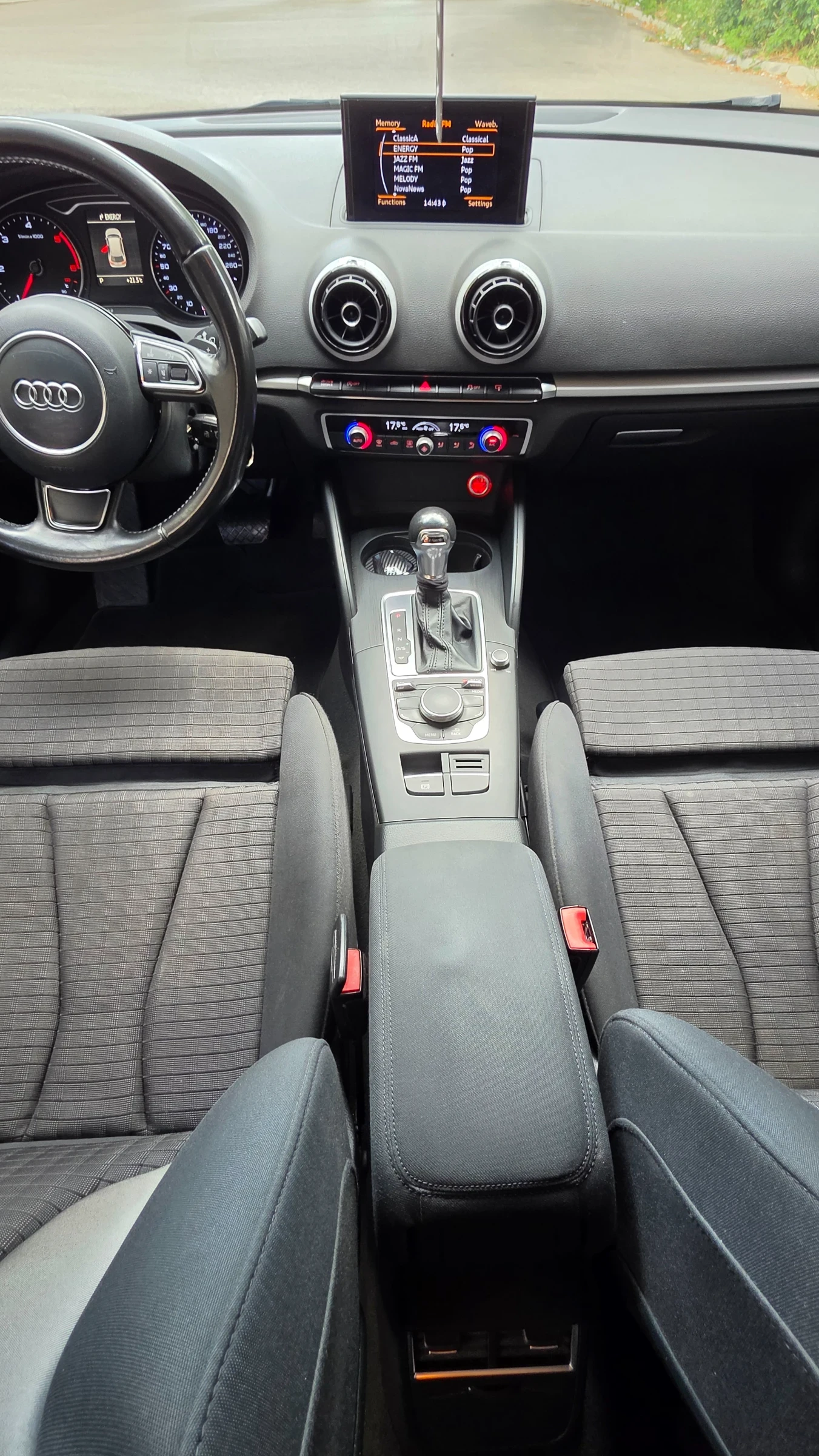 Audi A3 1.6 TDI, снимка 13 - Автомобили и джипове - 55669342