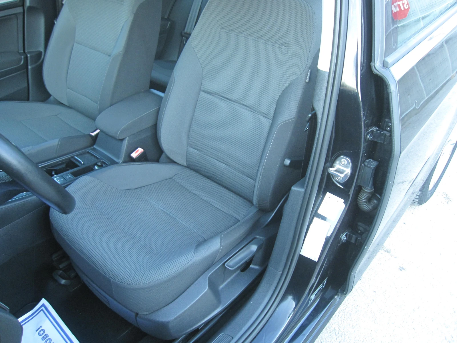 VW Golf Black Edition, 150х.Км.NAVI, Подгрев, 1, 6-TDI, снимка 11 - Автомобили и джипове - 55837834