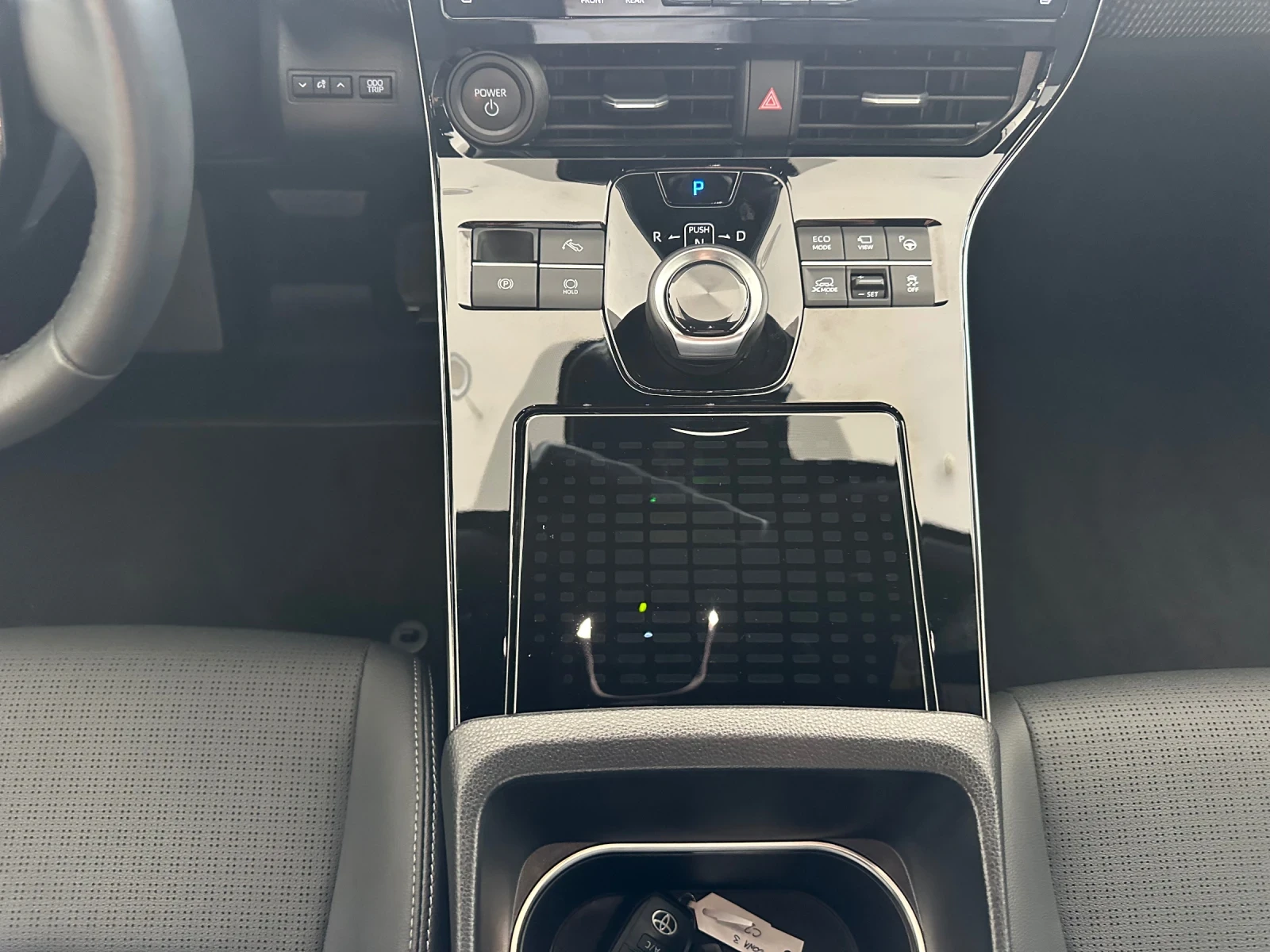 Toyota bZ4X Luxury* AWD, снимка 14 - Автомобили и джипове - 55847110