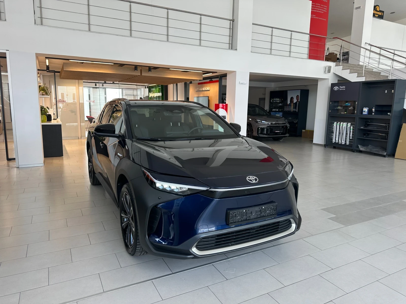 Toyota bZ4X Luxury* AWD, снимка 7 - Автомобили и джипове - 55847110