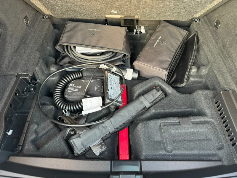 Mercedes-Benz EQC Premium, снимка 12 - Автомобили и джипове - 50797019