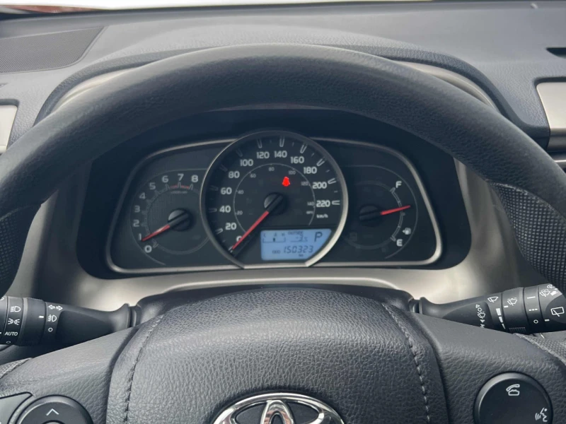 Toyota Rav4 CARFAX* АВТОФИНАНСИРАНЕ* БЕЗ ПЪРВОНАЧАЛНА ВНОСКА* , снимка 8 - Автомобили и джипове - 52980523