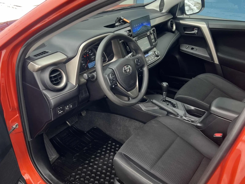 Toyota Rav4 CARFAX* АВТОФИНАНСИРАНЕ* БЕЗ ПЪРВОНАЧАЛНА ВНОСКА* , снимка 5 - Автомобили и джипове - 52980523