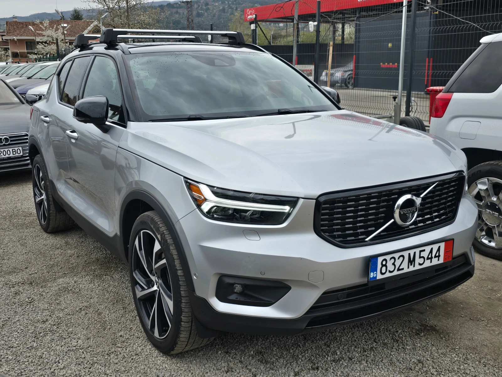 Volvo XC40 R-Design 2.0i/4WD/360-Камера/ Лизинг, снимка 3 - Автомобили и джипове - 54218569