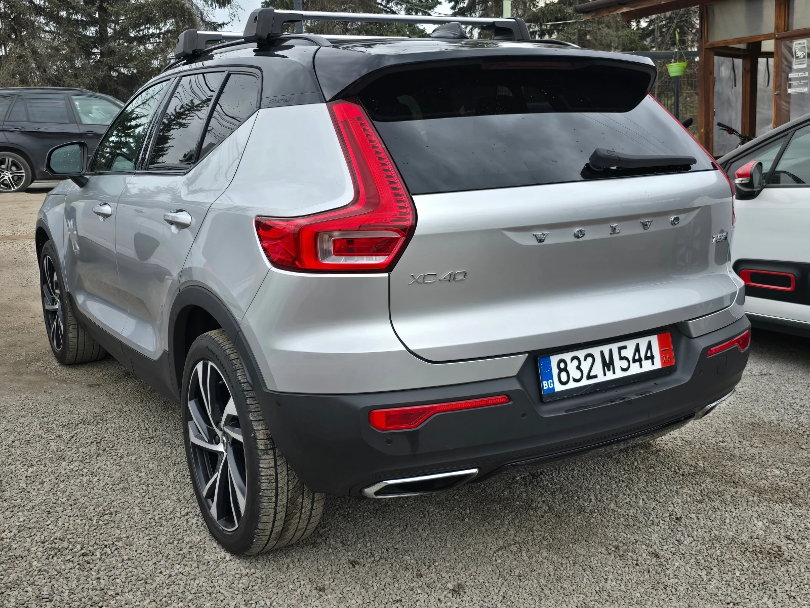 Volvo XC40 R-Design 2.0i/4WD/360-Камера/ Лизинг, снимка 6 - Автомобили и джипове - 54218569