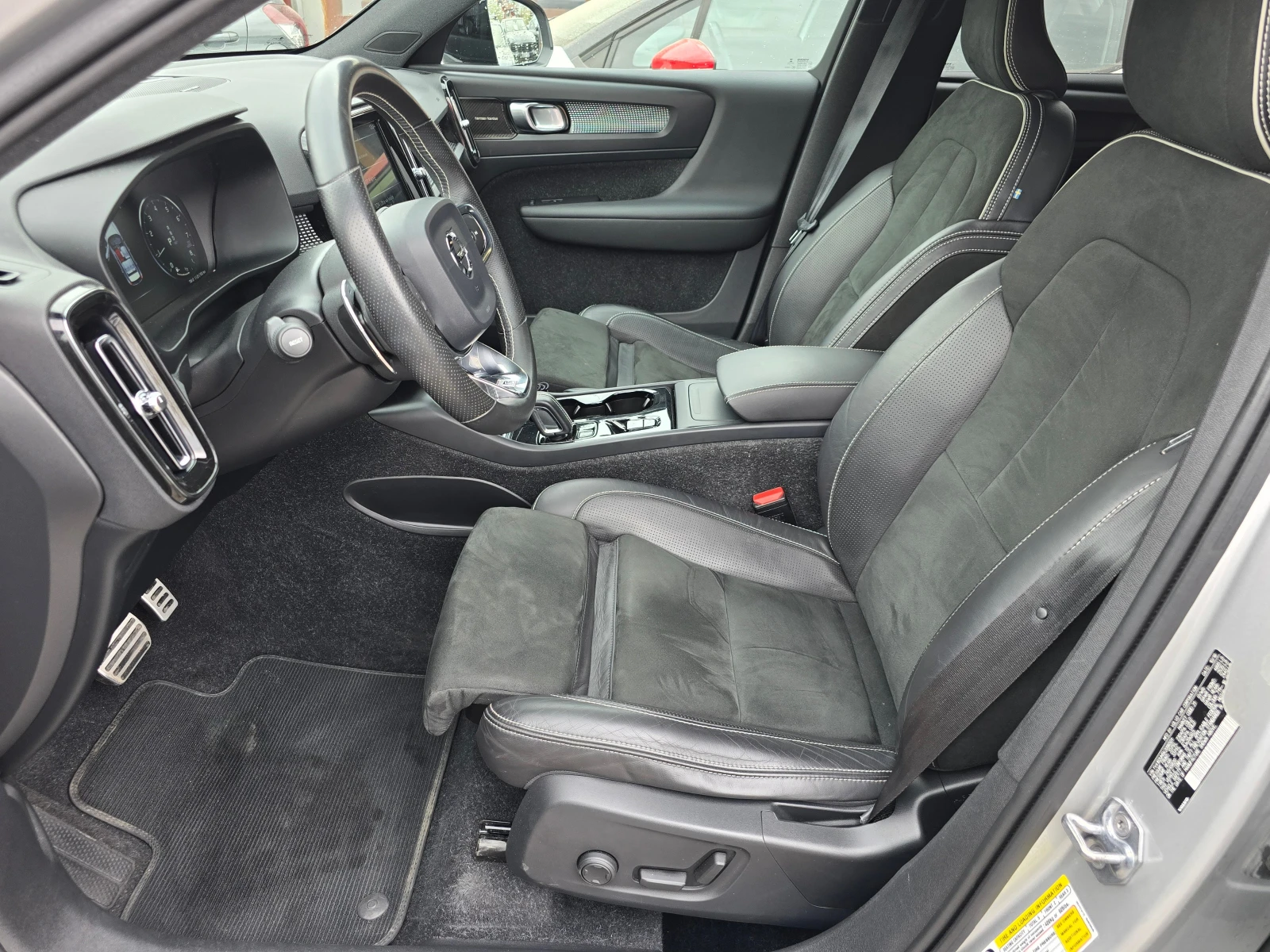 Volvo XC40 R-Design 2.0i/4WD/360-Камера/ Лизинг, снимка 10 - Автомобили и джипове - 54218569