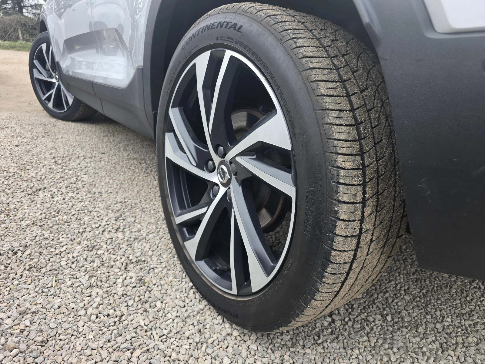 Volvo XC40 R-Design 2.0i/4WD/360-Камера/ Лизинг, снимка 7 - Автомобили и джипове - 54218569