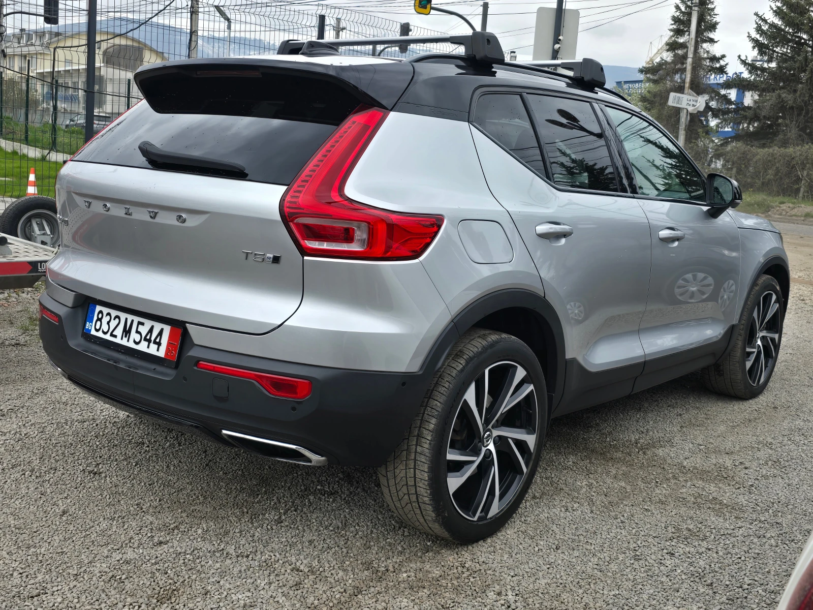 Volvo XC40 R-Design 2.0i/4WD/360-Камера/ Лизинг, снимка 4 - Автомобили и джипове - 54218569