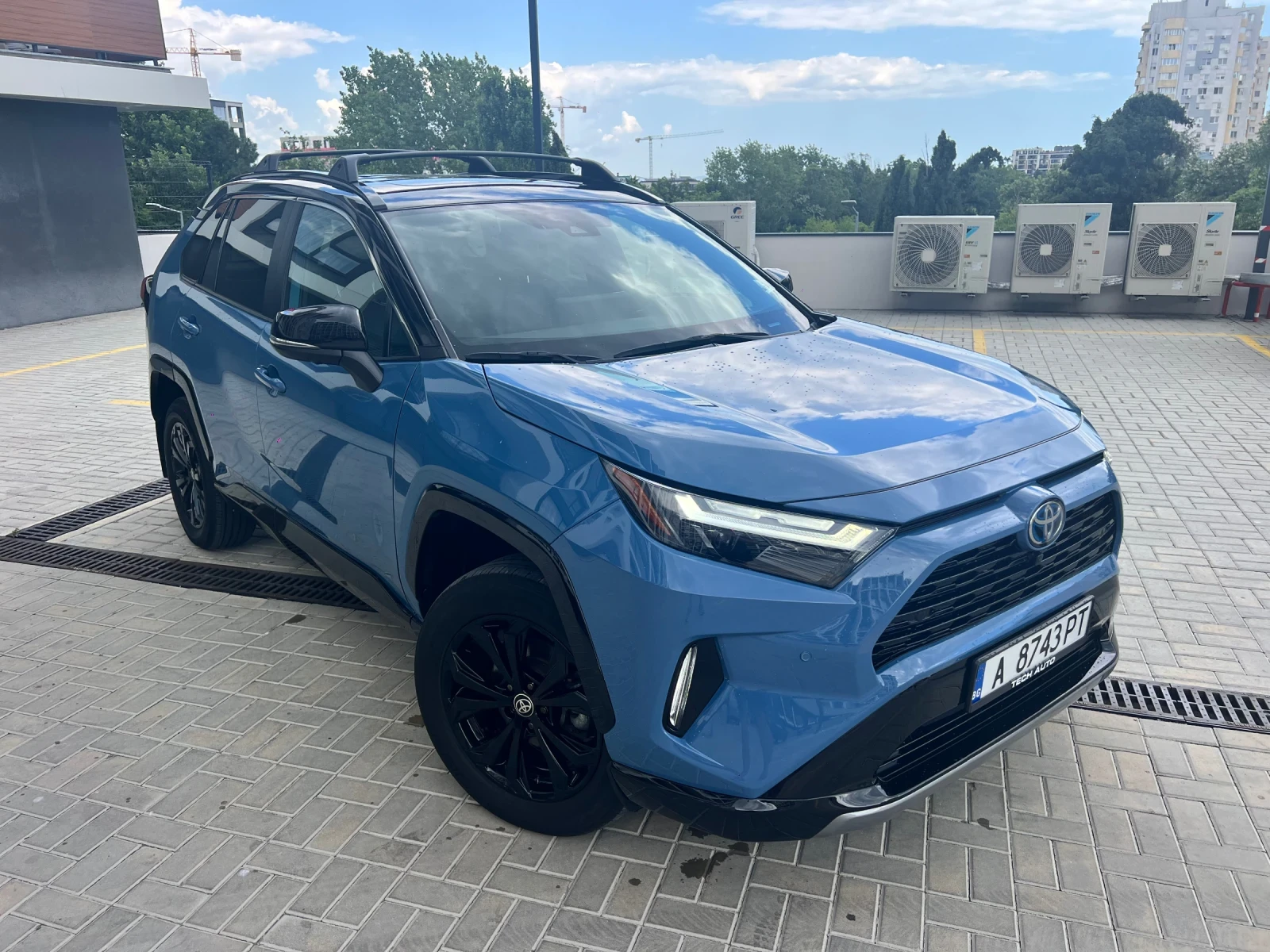 Toyota Rav4 2.5* Хибрид 4x4* 360 КАМЕРИ* НАЛИЧНА, снимка 2 - Автомобили и джипове - 55032839