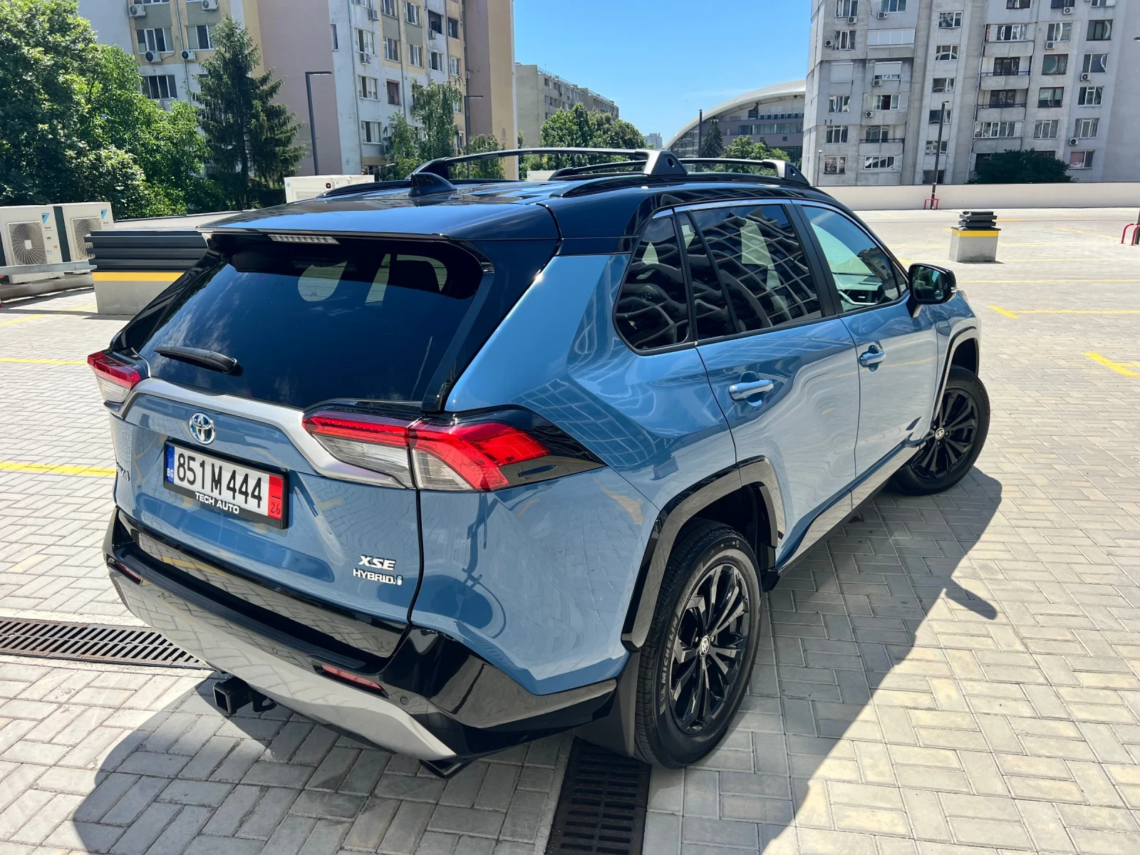 Toyota Rav4 2.5* Хибрид 4x4* 360 КАМЕРИ* НАЛИЧНА, снимка 3 - Автомобили и джипове - 55032839