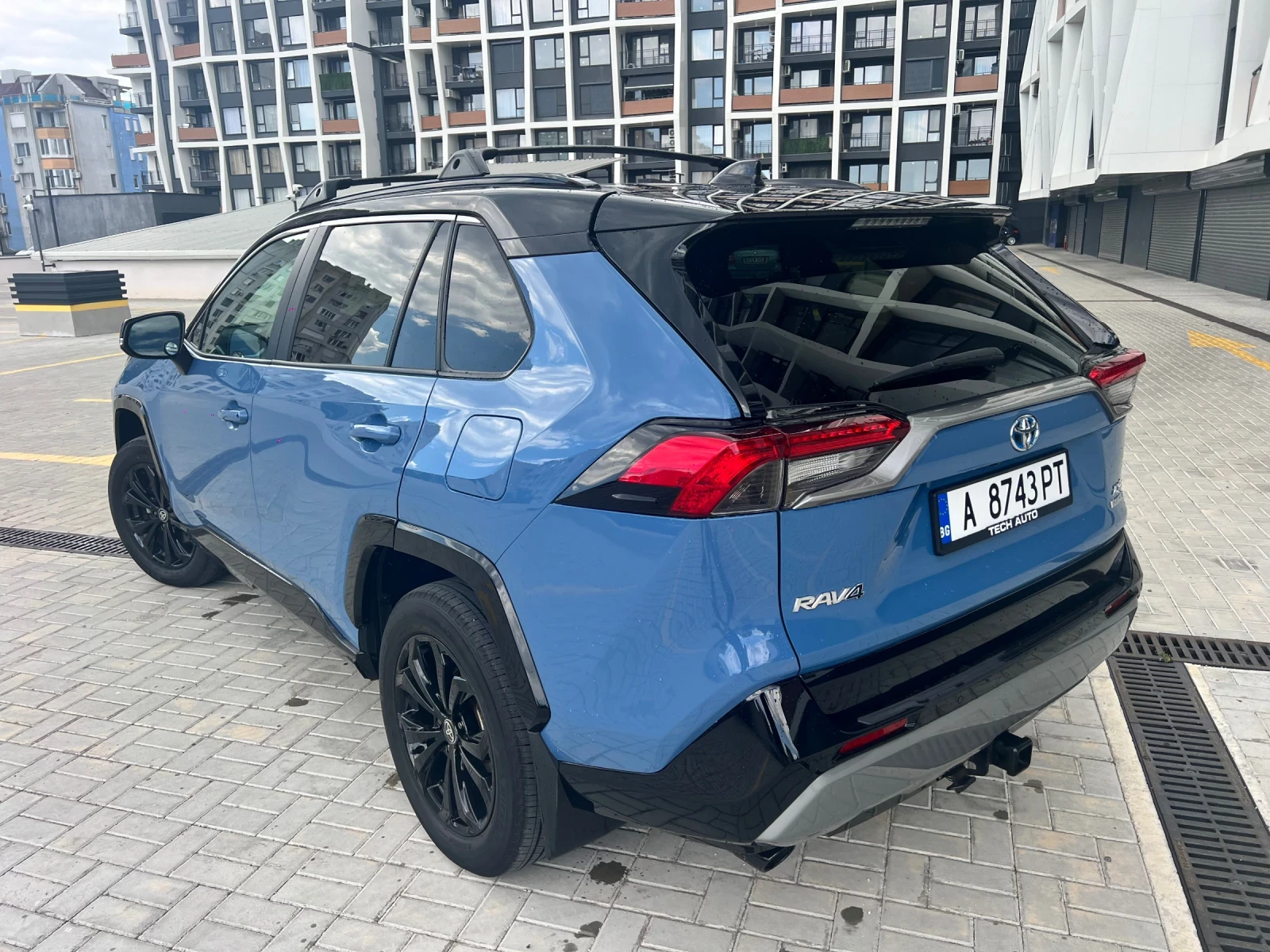 Toyota Rav4 2.5* Хибрид 4x4* 360 КАМЕРИ* НАЛИЧНА, снимка 4 - Автомобили и джипове - 55032839