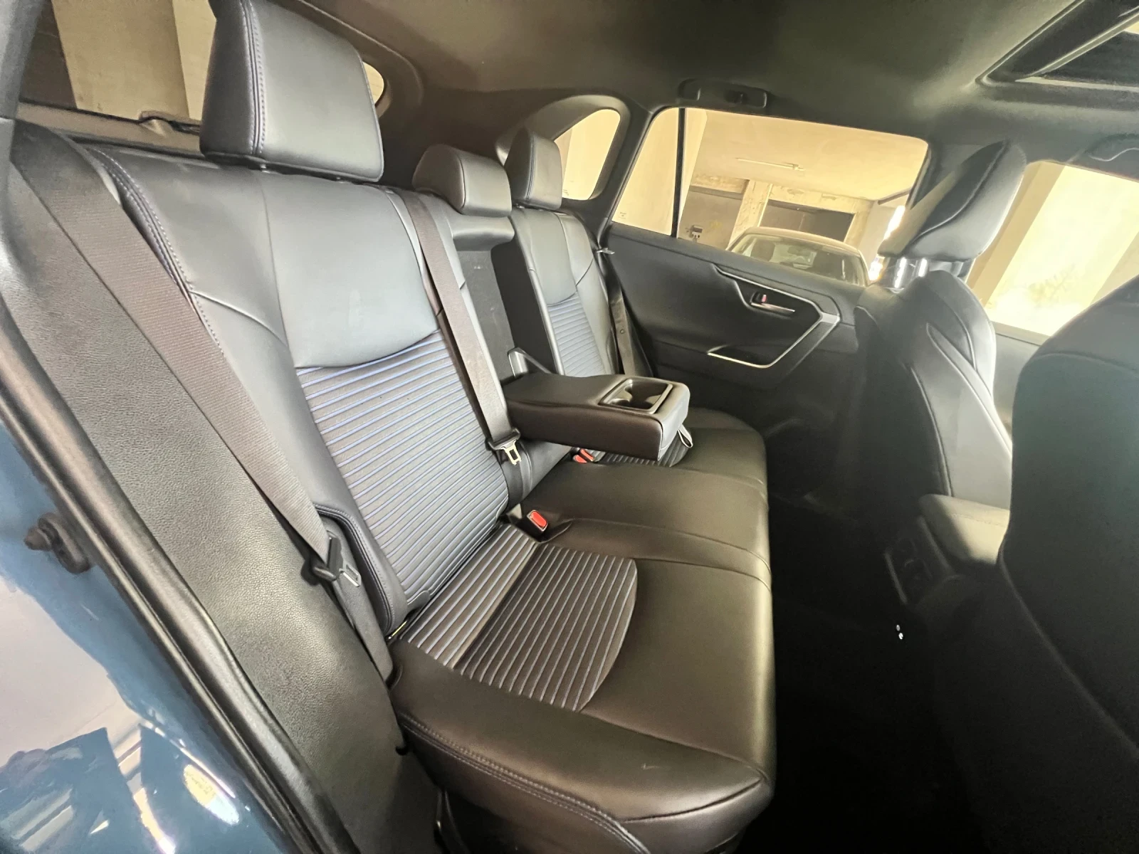 Toyota Rav4 2.5* Хибрид 4x4* 360 КАМЕРИ* НАЛИЧНА, снимка 8 - Автомобили и джипове - 55032839