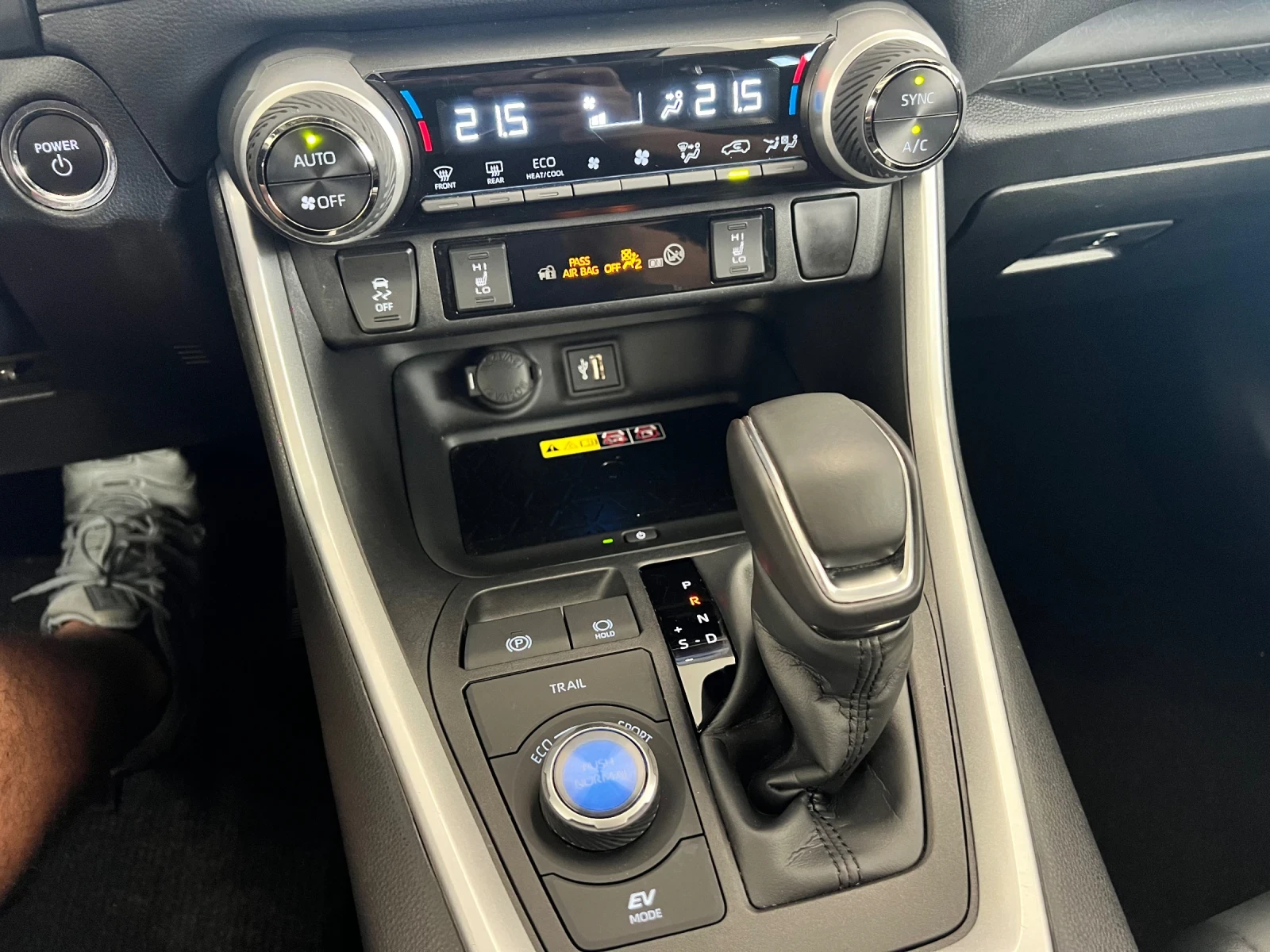 Toyota Rav4 2.5* Хибрид 4x4* 360 КАМЕРИ* НАЛИЧНА, снимка 10 - Автомобили и джипове - 55032839