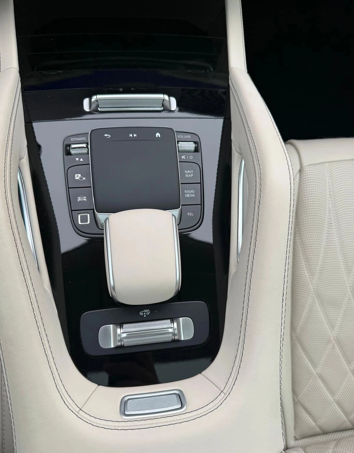 Mercedes-Benz GLE 53 4MATIC + AMG , снимка 9 - Автомобили и джипове - 56654095