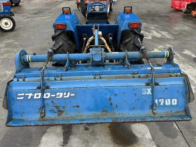 Трактор ISEKI 32 кс, снимка 10 - Селскостопанска техника - 56375593