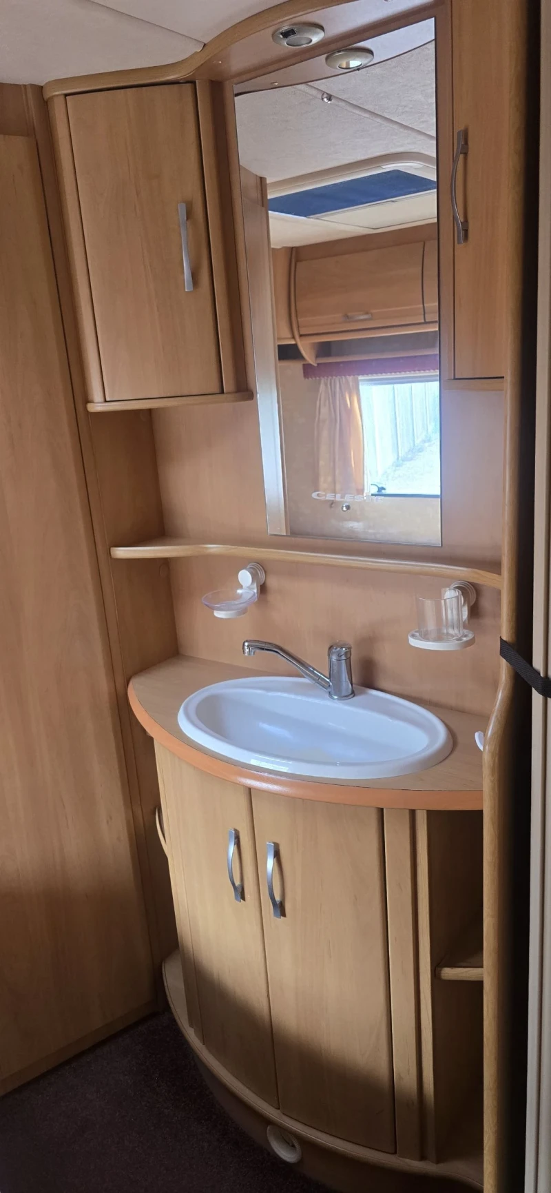 Каравана Swift, снимка 6 - Каравани и кемпери - 53174116