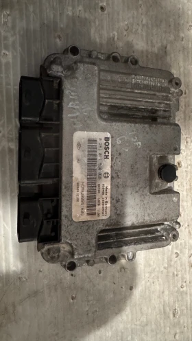        / ECU /    Renault Trafic - 0281011530 / 8200512196