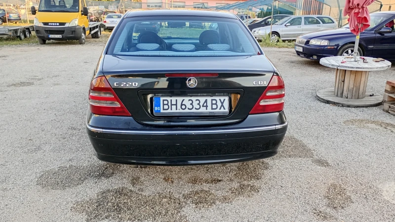 Mercedes-Benz C 220 Седан , снимка 6 - Автомобили и джипове - 47869834