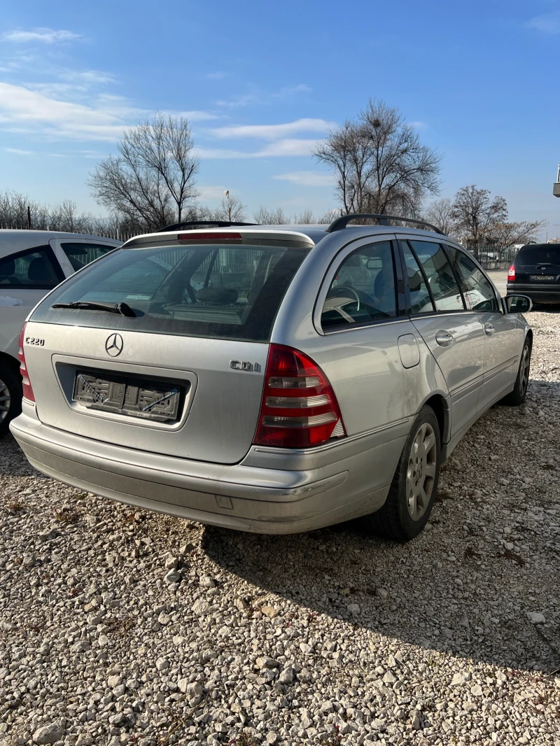 Mercedes-Benz C 220, снимка 3 - Автомобили и джипове - 49055907