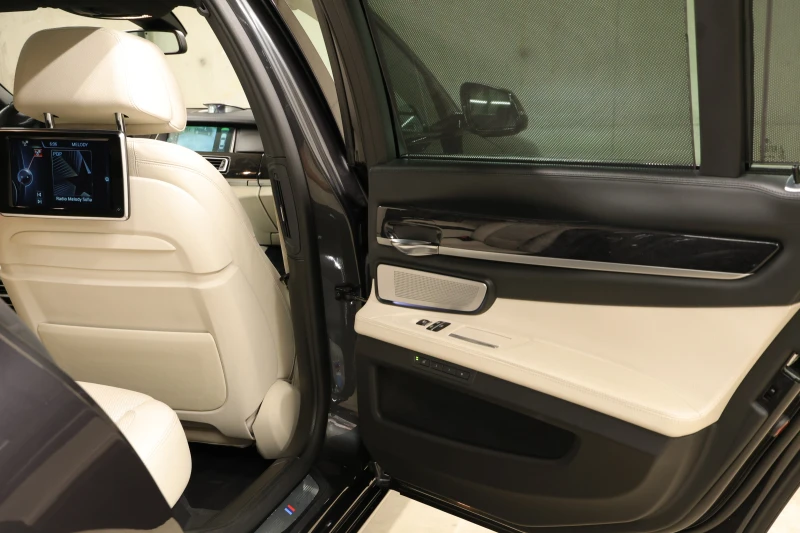BMW 750 xDrive M Sport Paket, снимка 16 - Автомобили и джипове - 51424938