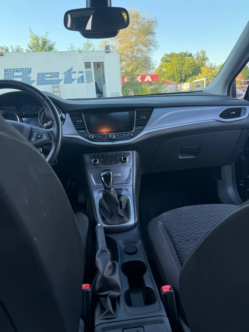 Opel Astra 1.6 CDTI, снимка 9 - Автомобили и джипове - 51570875