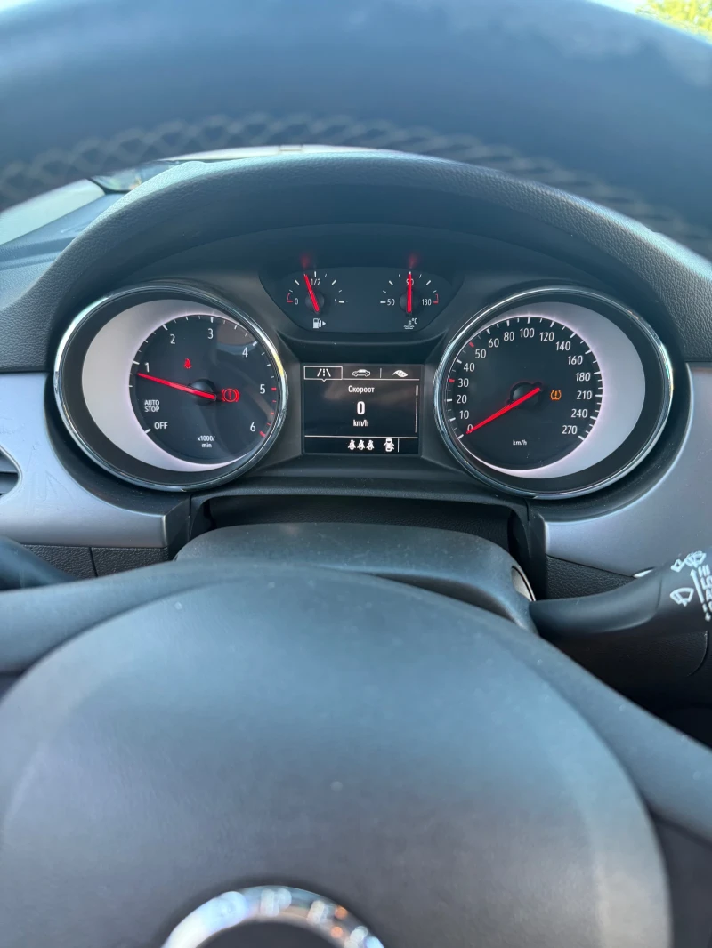 Opel Astra 1.6 CDTI, снимка 10 - Автомобили и джипове - 51570875