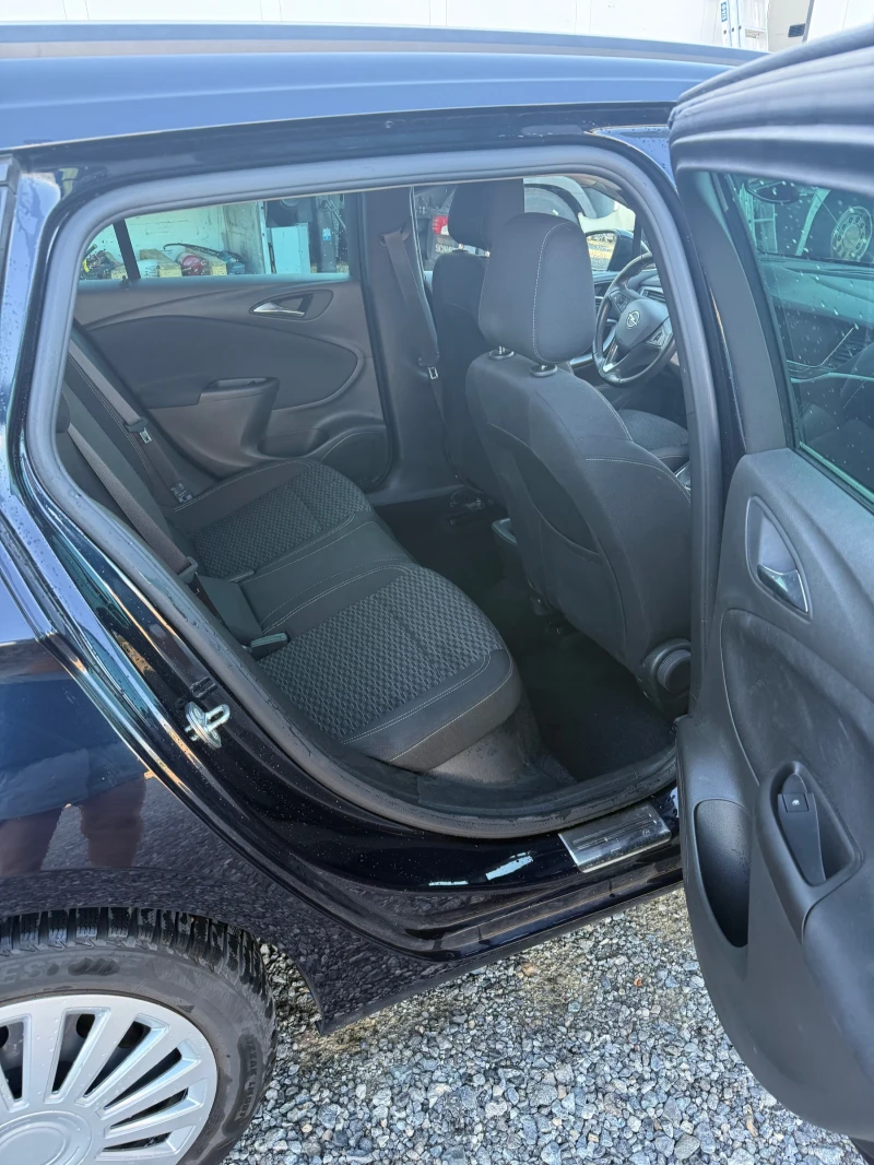 Opel Astra 1.6 CDTI, снимка 8 - Автомобили и джипове - 51570875