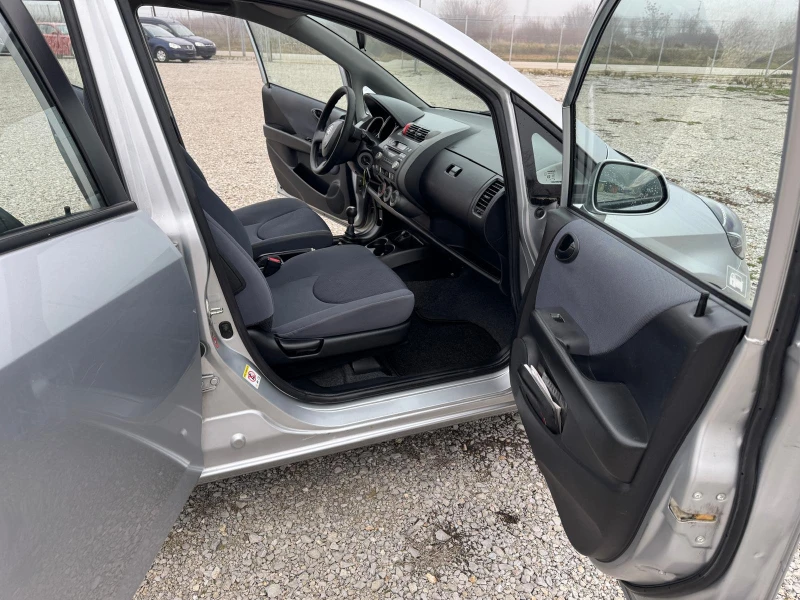 Honda Jazz 1.3 i, снимка 10 - Автомобили и джипове - 52937761