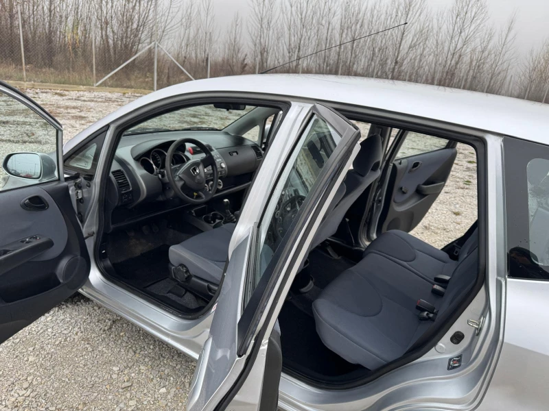 Honda Jazz 1.3 i, снимка 12 - Автомобили и джипове - 52937761