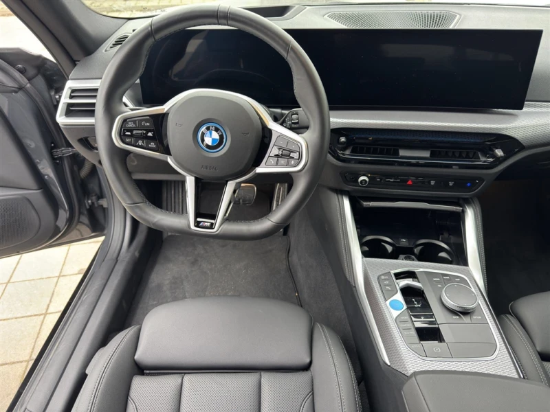 BMW i4 xDrive40 Gran Coupe, снимка 11 - Автомобили и джипове - 53166984