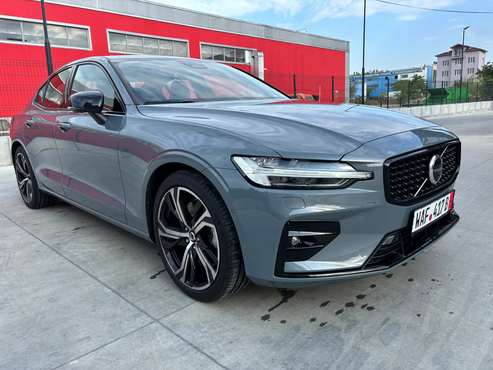 Volvo S60 Ultimate Dark, B5 AWD Mild-Hybrid - изображение 3