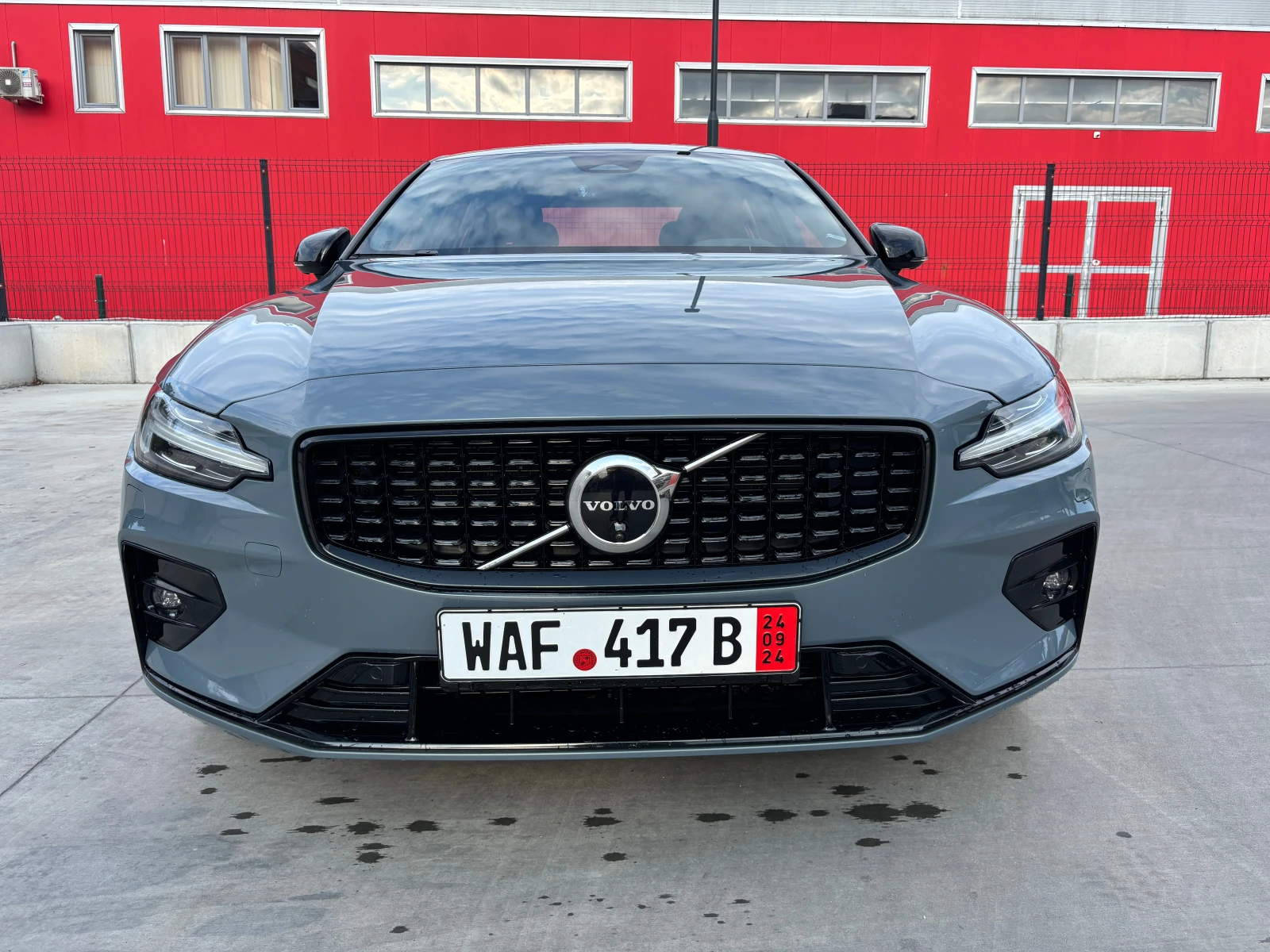 Volvo S60 Ultimate Dark, B5 AWD Mild-Hybrid - изображение 2